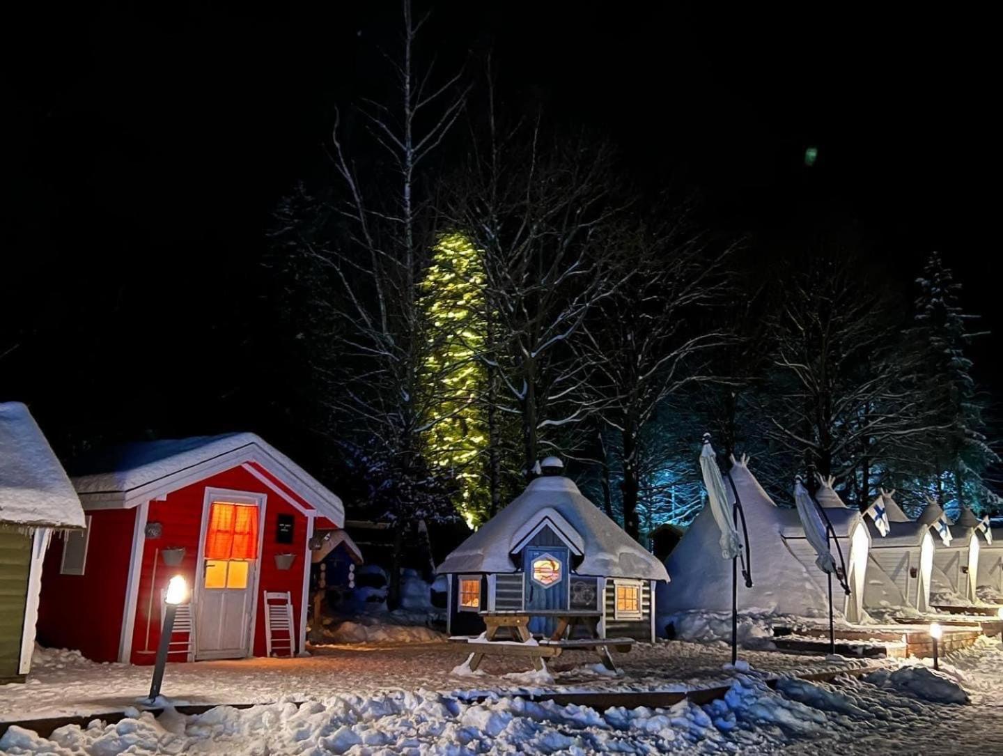 Hotel Finska Wioska Kalevala Borowice Esterno foto